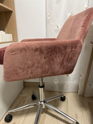 Silla de escritorio rosa con ruedas