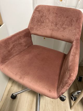 Silla de escritorio rosa con ruedas