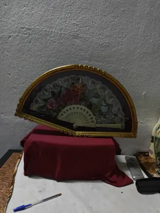 Abaniquera de madera decorada