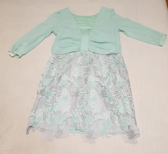 Vestido largo verde menta y encaje