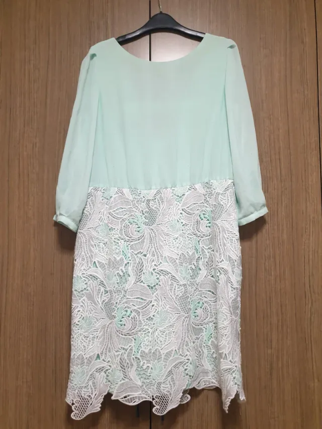 Vestido largo verde menta y encaje