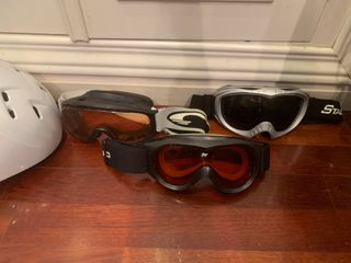 Casco de esquí + 3 gafas – todo en buen estado