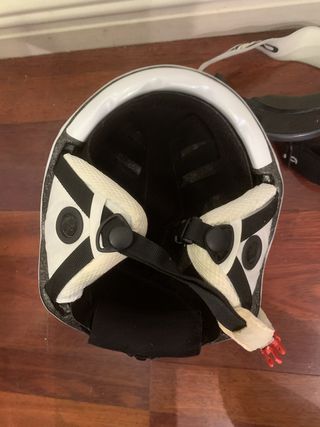 Casco de esquí + 3 gafas – todo en buen estado