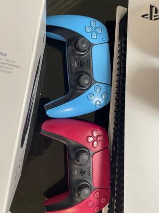 Consola PS5 + Auriculares y 2 Mandos