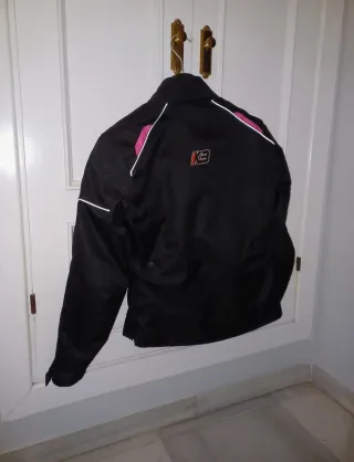 Chaqueta Moto Mujer Negra y Rosa.