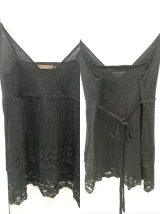 Top negro de punto calado con lazada