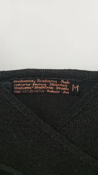 Top negro de punto calado con lazada