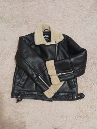 Cazadora Zara efecto piel forrada niña