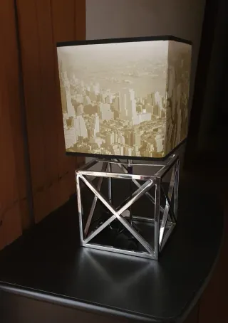 Lampada da tavolo design moderno