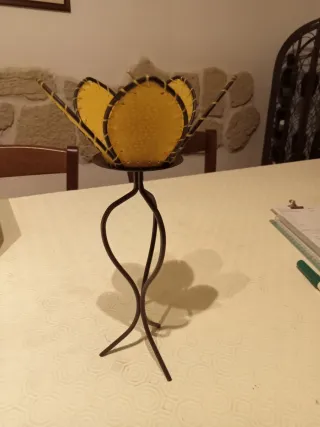 Portacandele decorativo giallo e nero