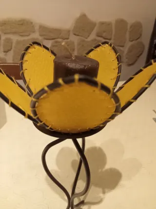 Portacandele decorativo giallo e nero