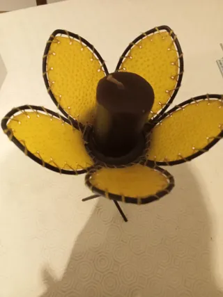 Portacandele decorativo giallo e nero