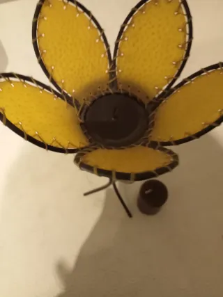 Portacandele decorativo giallo e nero