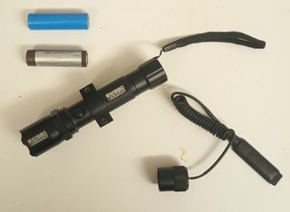 Torcia tattica Swiss Arms con attacco remoto