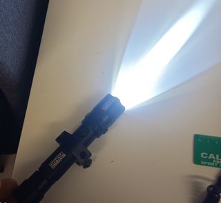 Torcia tattica Swiss Arms con attacco remoto