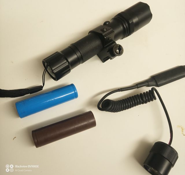 Torcia tattica Swiss Arms con attacco remoto