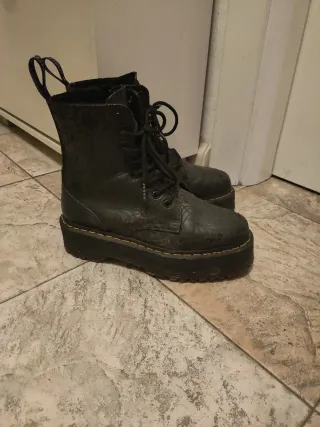 Anfibi Dr. Martens neri