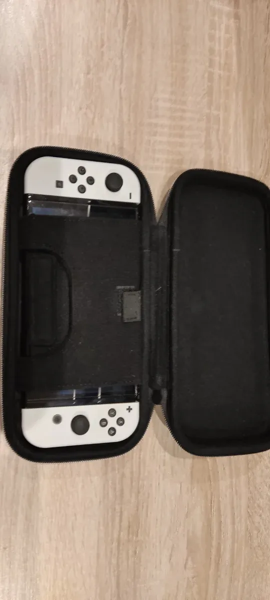 Nintendo Switch OLED Bianca e Nera