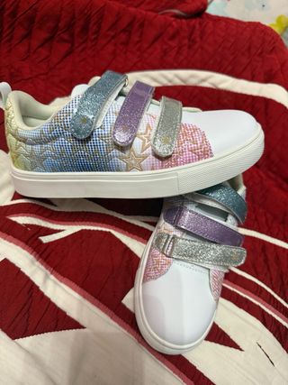 Zapatillas deportivas multicolor con estrellas