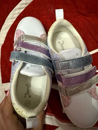 Zapatillas deportivas multicolor con estrellas