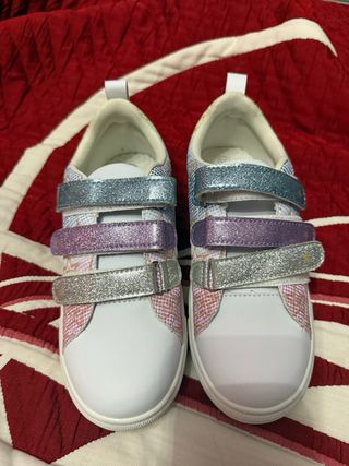 Zapatillas deportivas multicolor con estrellas