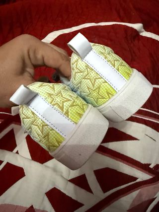 Zapatillas deportivas multicolor con estrellas