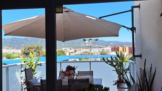 Sombrilla pared taupé