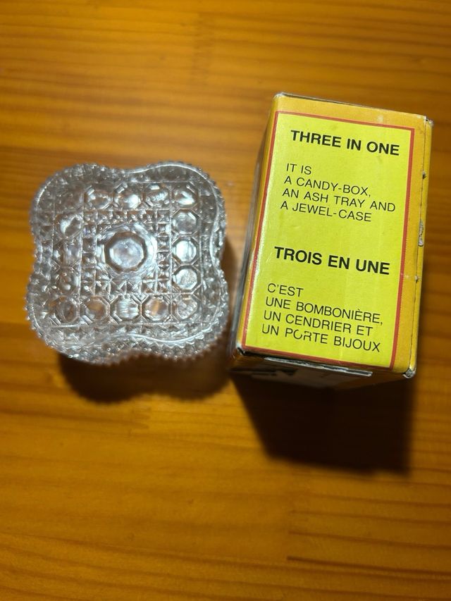 Caja de cristal labrada