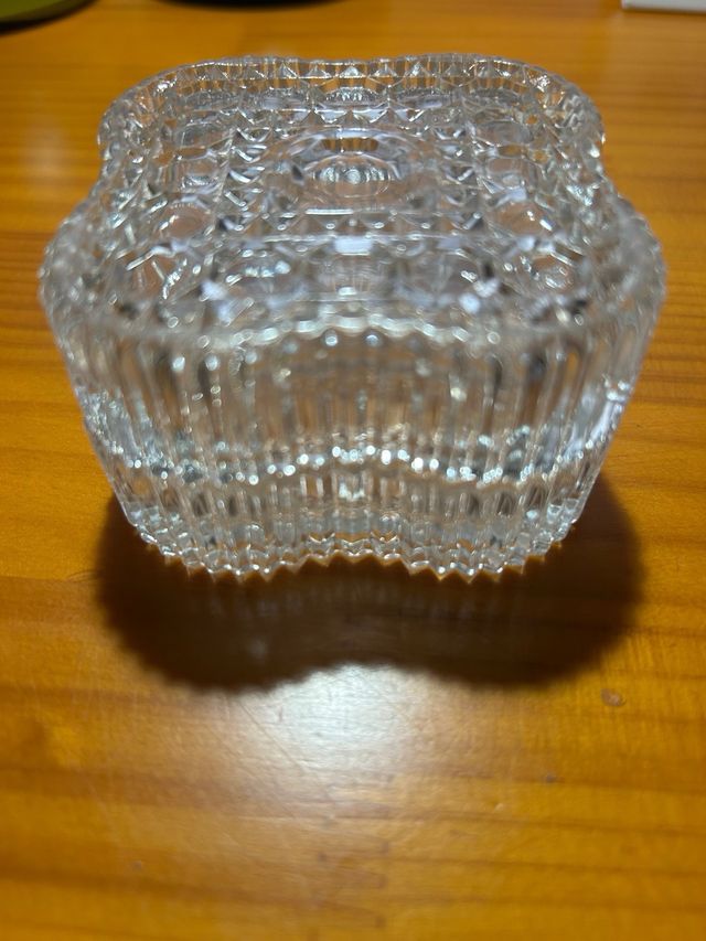 Caja de cristal labrada