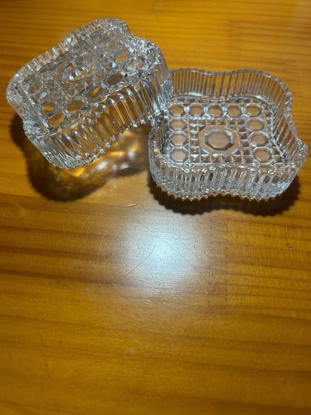 Caja de cristal labrada