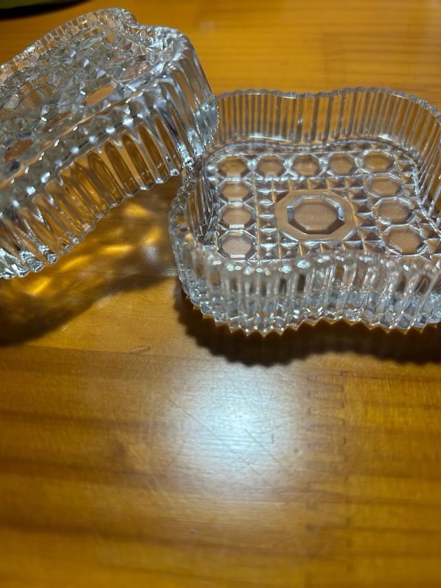 Caja de cristal labrada