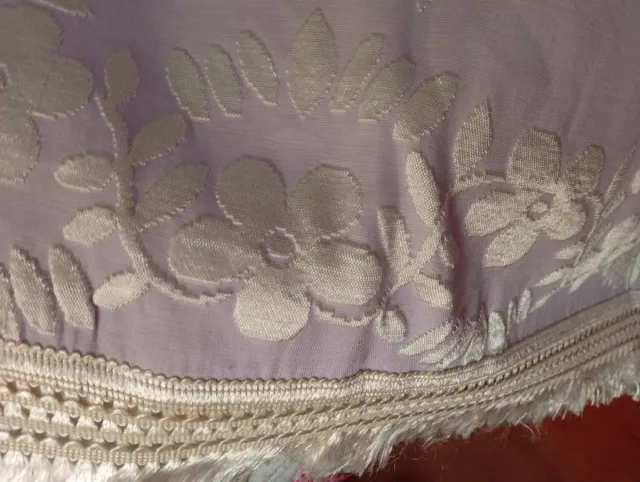 Colcha antiga de seda roxa