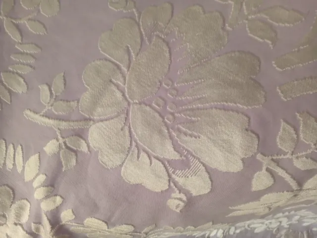 Colcha antiga de seda roxa