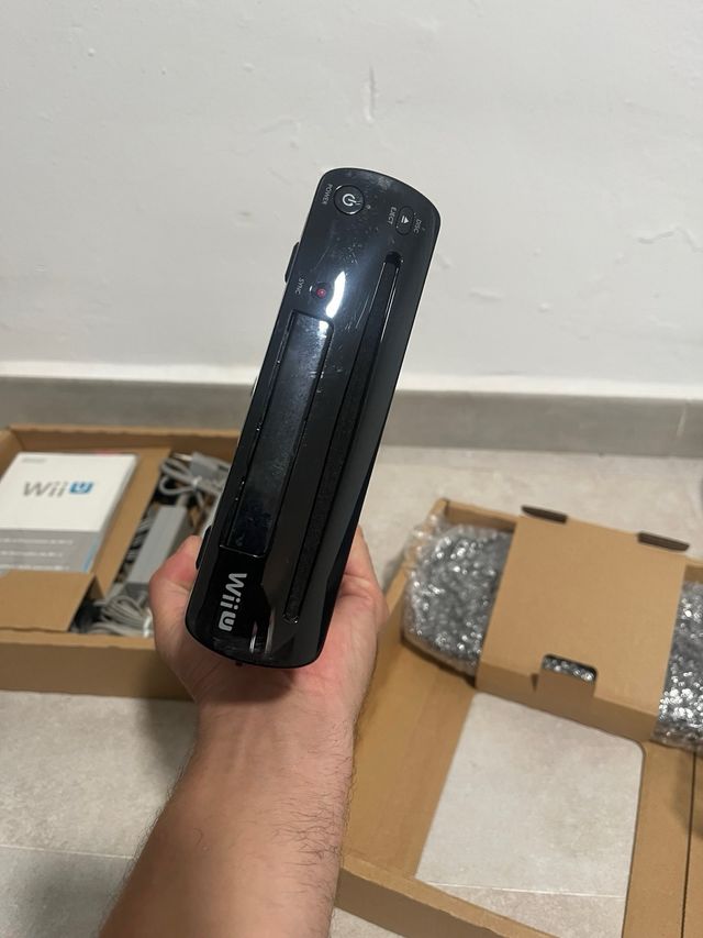 Consola Wii U 32GB nera + Mario Kart 8 e Splatoon