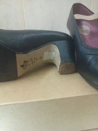 Zapatos de flamenco negros con clavos