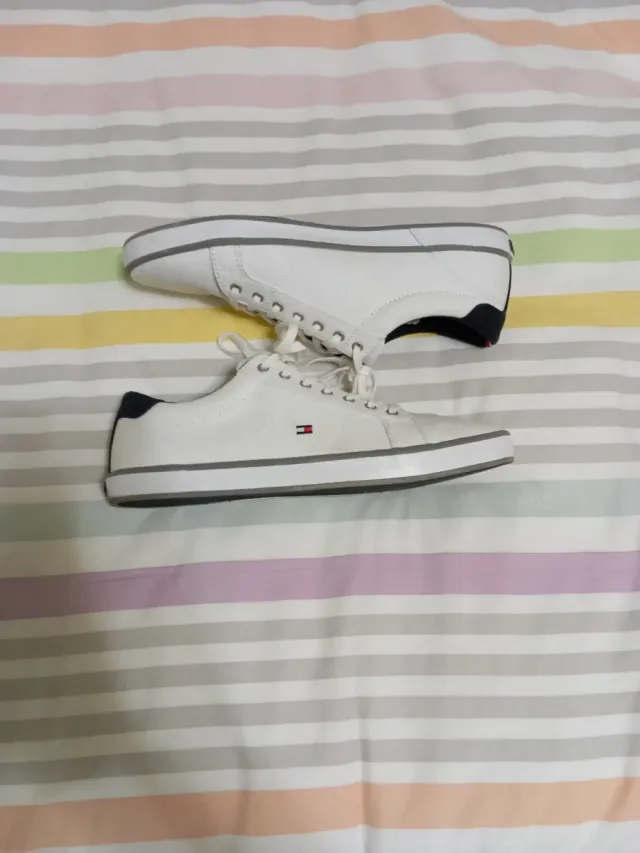 Zapatos Tommy Hilfiger blancos talla 40
