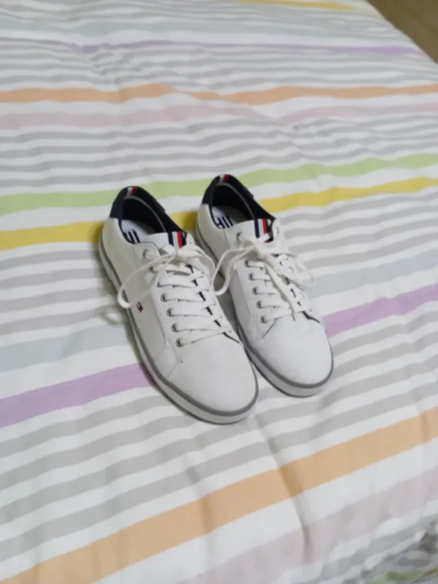 Zapatos Tommy Hilfiger blancos talla 40