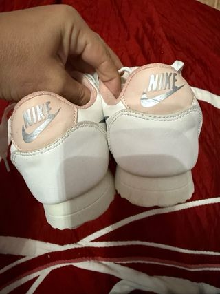 Zapatillas Nike Blancas y Rosas