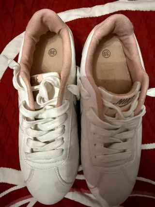 Zapatillas Nike Blancas y Rosas