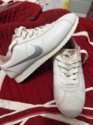 Zapatillas Nike Blancas y Rosas