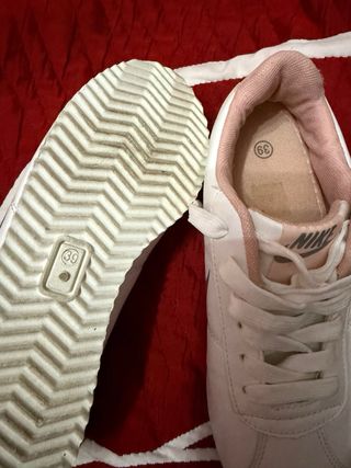 Zapatillas Nike Blancas y Rosas