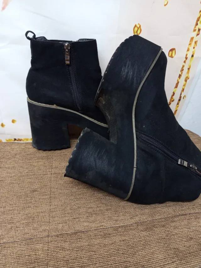 Botín de cuña negro