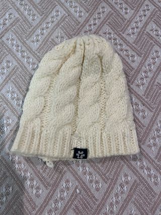 Gorro de lana trenzado crudo