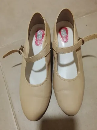 Zapatos de salón nuevos talla 39