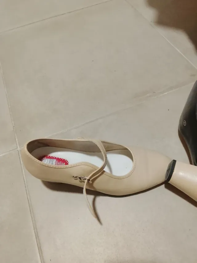 Zapatos de salón nuevos talla 39