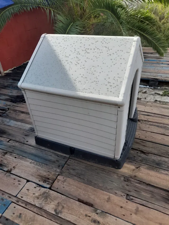 Caseta perro grande Keter gris/blanca