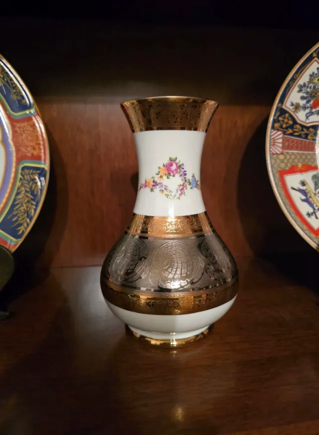 Jarrón oro 24k porcelana Bohemia Sneroll y plata