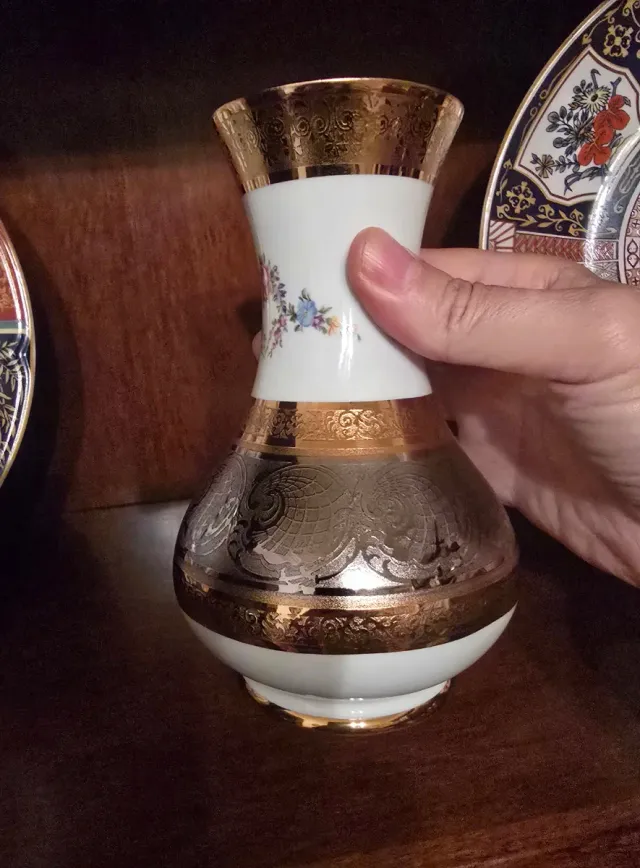 Jarrón oro 24k porcelana Bohemia Sneroll y plata