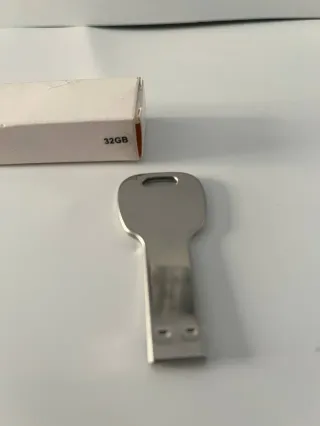 Memoria USB forma de llave 32GB metálica NUEVO