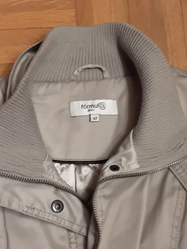 Chaqueta acolchada beige